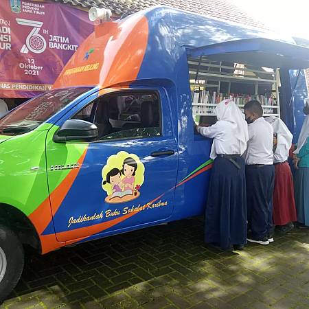 kedatangan perpustakaan keliling dari perpusda