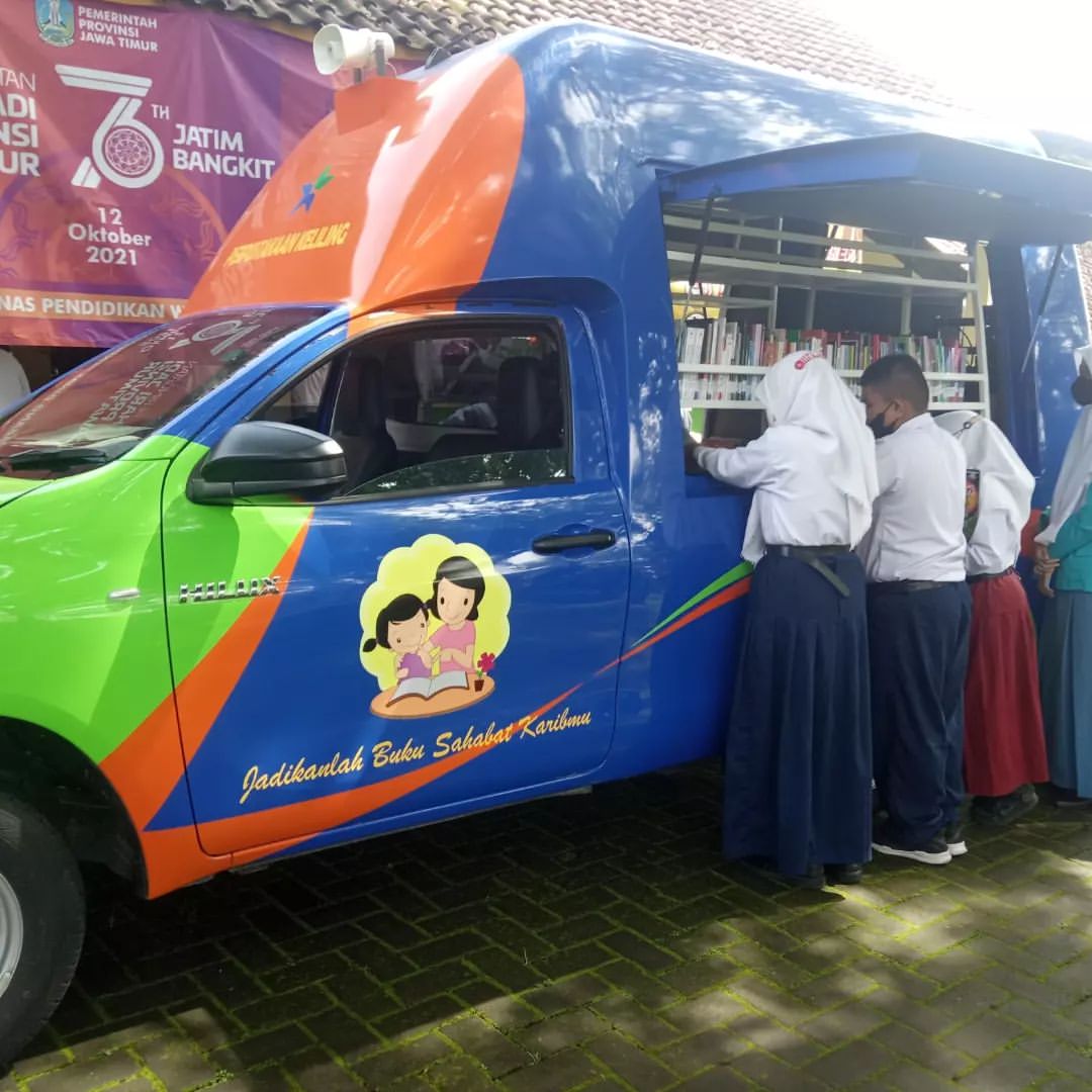 kedatangan perpustakaan keliling dari perpusda